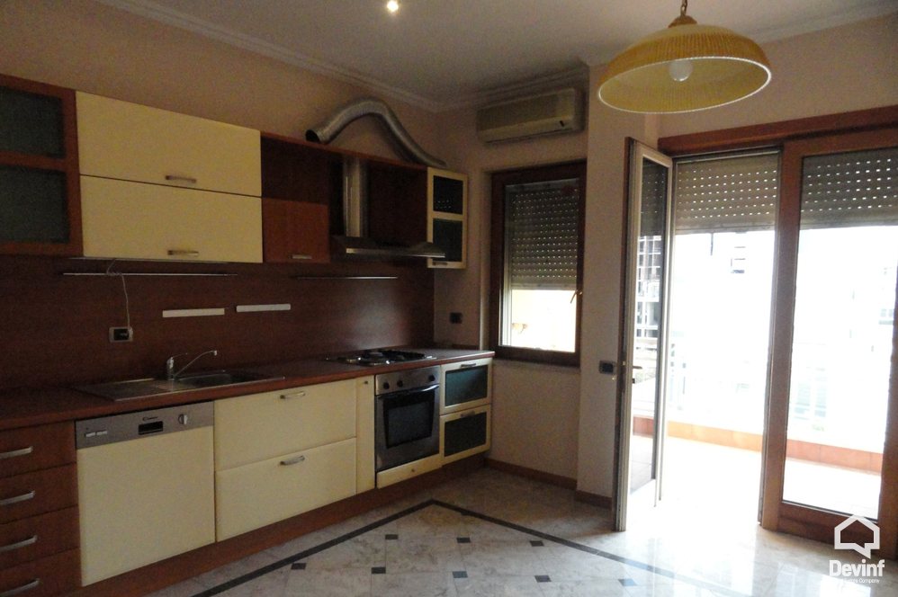Tirane Shitje Apartament 4+1+G Rruga Komuna e Parisit apartament