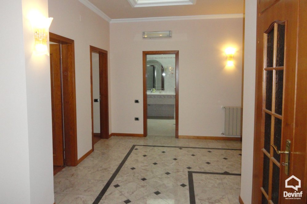 Tirane Shitje Apartament 4+1+G Rruga Komuna e Parisit apartament