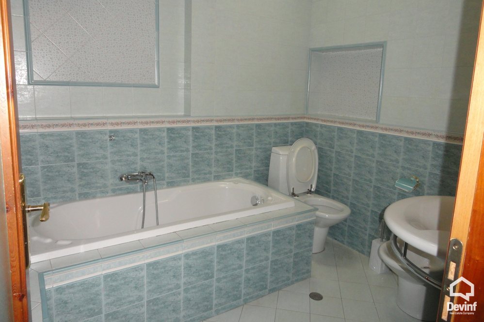 Tirane Shitje Apartament 4+1+G Rruga Komuna e Parisit apartament