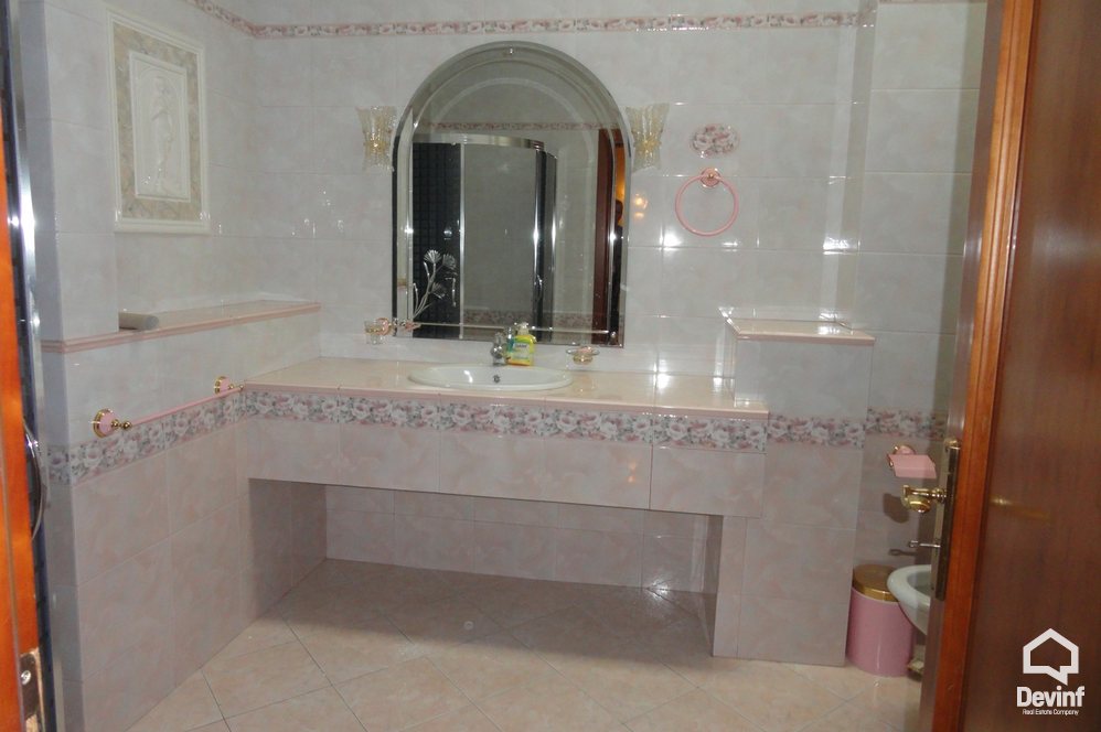 Tirane Shitje Apartament 4+1+G Rruga Komuna e Parisit apartament
