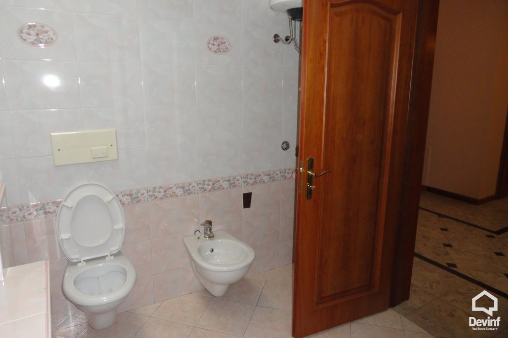 Tirane Shitje Apartament 4+1+G Rruga Komuna e Parisit apartament