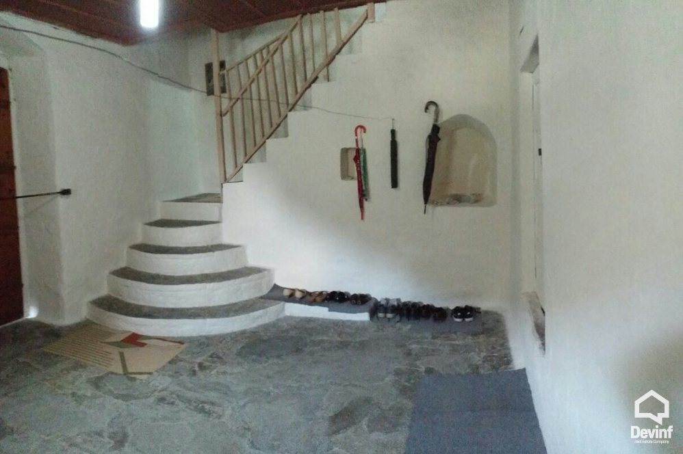 Berat Shitje Vile 3+1+A Ne qender te Qytetit te Berat toke per ndertim