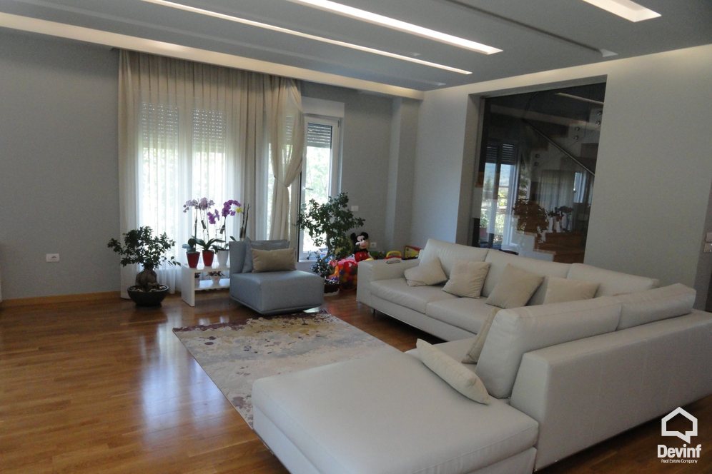 Tirane For Rent Villa Me shume se 4 dhoma Near Shopping Center TEG. Residential Complex