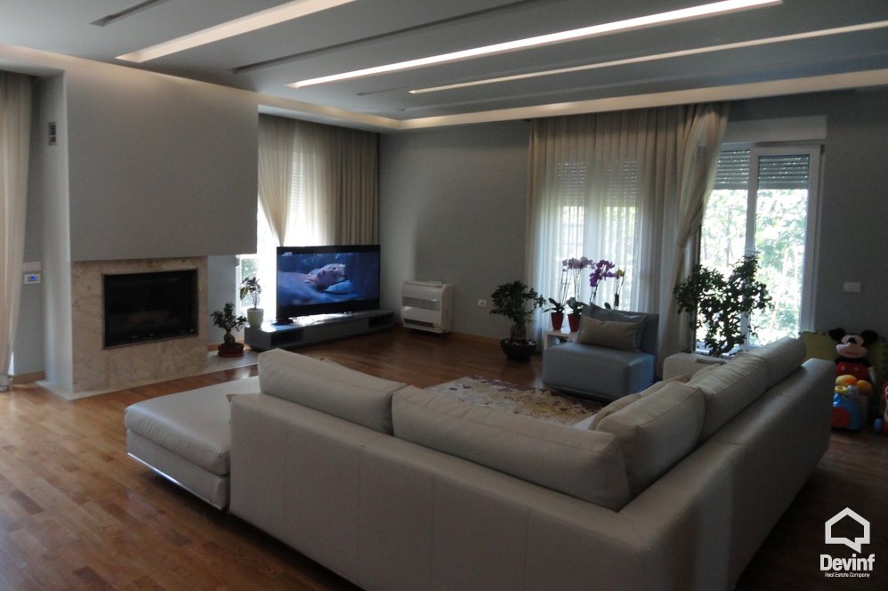 Tirane For Rent Villa Me shume se 4 dhoma Near Shopping Center TEG. Residential Complex