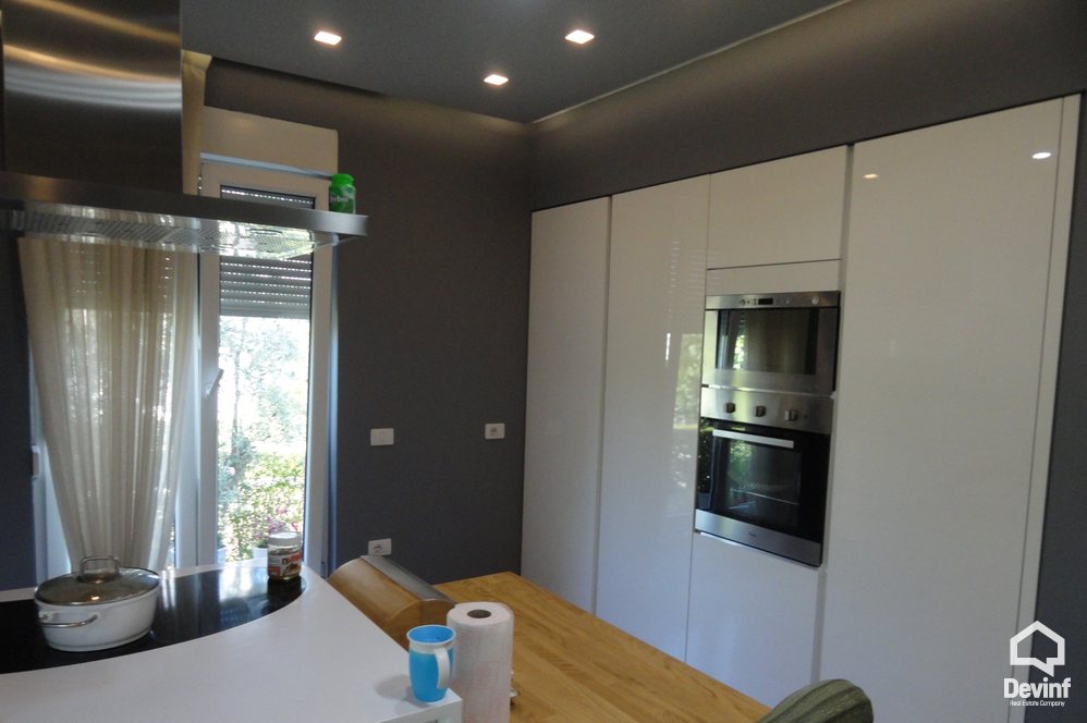 Tirane For Rent Villa Me shume se 4 dhoma Near Shopping Center TEG. Residential Complex