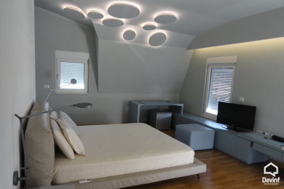 Tirane For Rent Villa Me shume se 4 dhoma Near Shopping Center TEG. Residential Complex