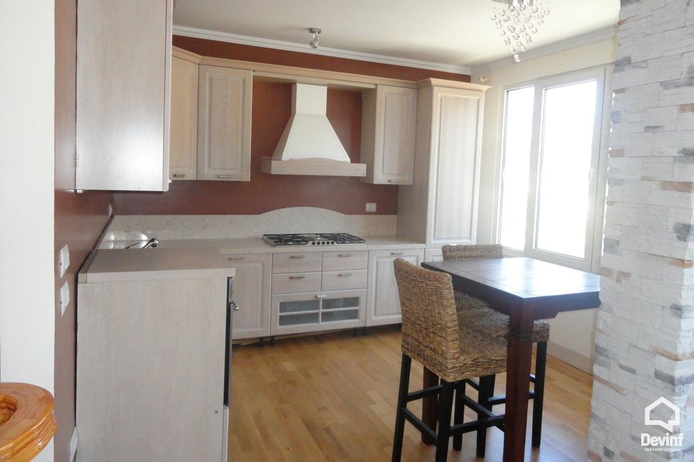 Tirane Qera Apartament Me shume se 4 dhoma Dubleks ne zonen e Linxes apartament