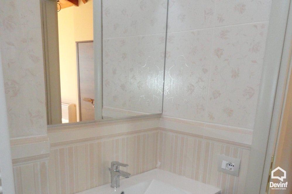 Tirane Qera Apartament Me shume se 4 dhoma Dubleks ne zonen e Linxes apartament