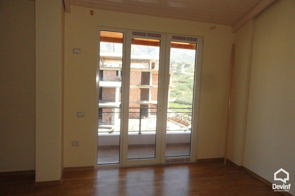 Tirane Qera Apartament Me shume se 4 dhoma Dubleks ne zonen e Linxes apartament