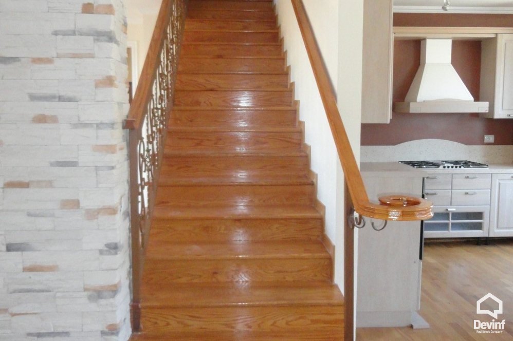 Tirane Qera Apartament Me shume se 4 dhoma Dubleks ne zonen e Linxes apartament