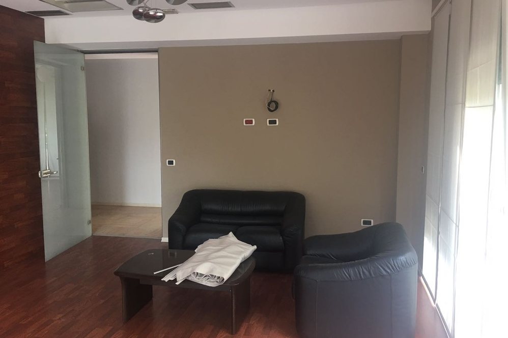 Tirane Qera Zyre  Zyre prane Liqenit te ITranes zyre