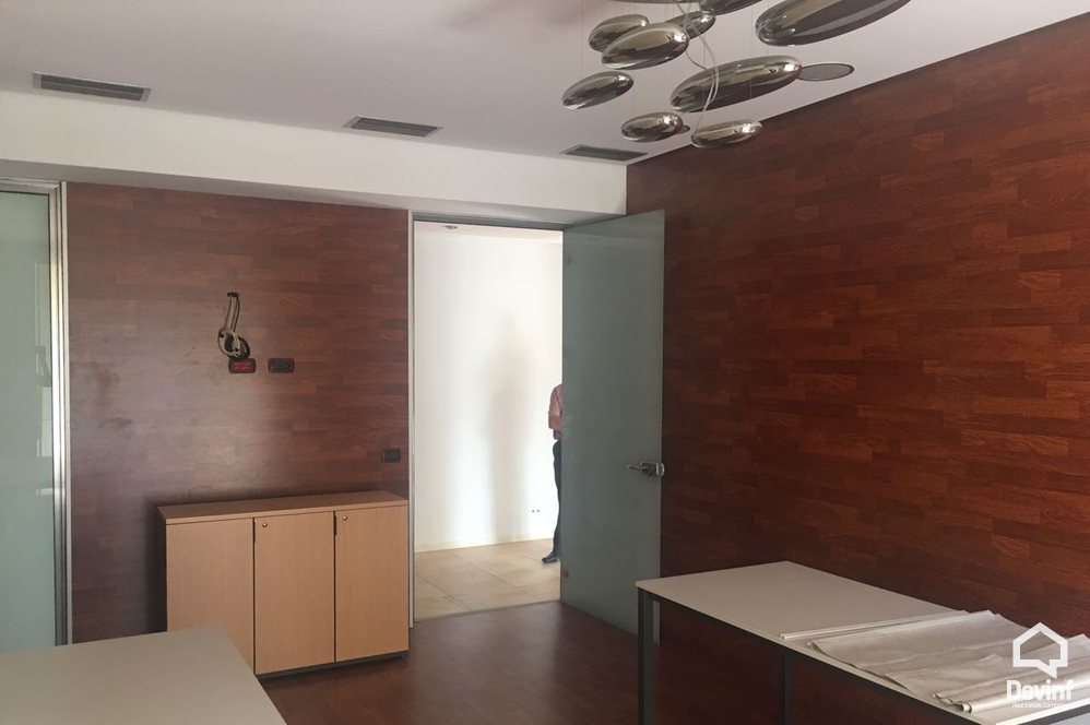 Tirane Qera Zyre  Zyre prane Liqenit te ITranes zyre