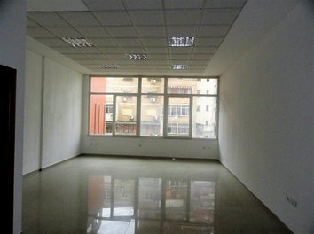 Zyre Qera Zyra ne qender te Tiranes, prane Taivanit