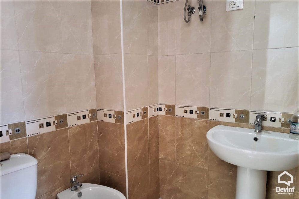 Tirane Qera Zyre  Zyra ne qender te Tiranes, prane Taivanit zyre