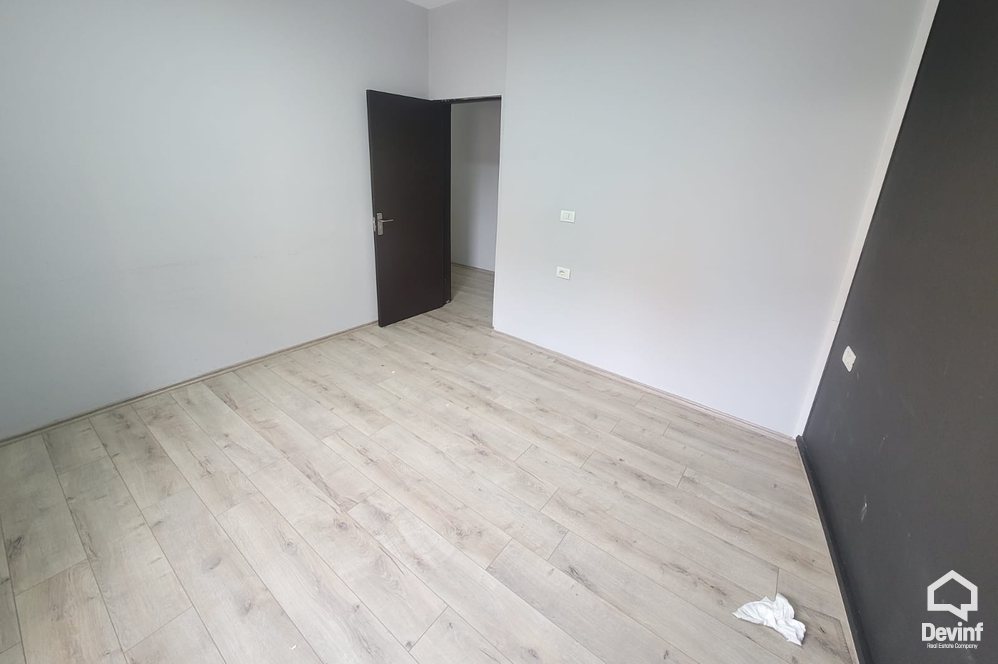 Tirane Qera Apartament 3+1 Zyre ne Rrugen Myslym Shyri apartament zyre
