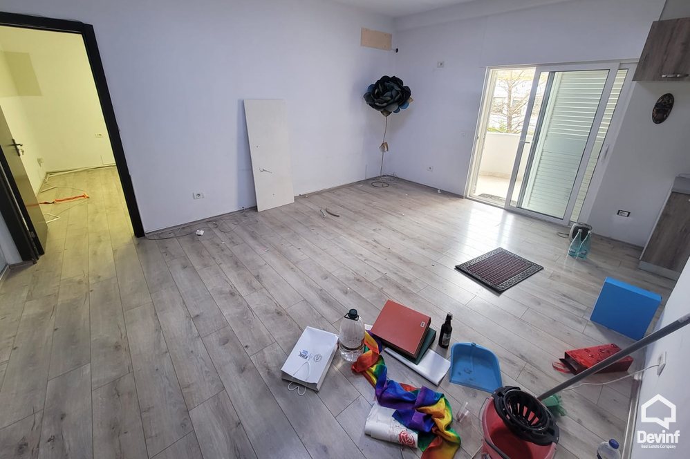 Tirane Qera Apartament 3+1 Zyre ne Rrugen Myslym Shyri apartament zyre