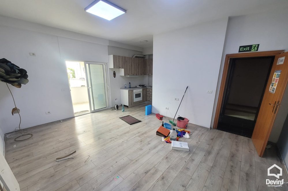 Tirane Qera Apartament 3+1 Zyre ne Rrugen Myslym Shyri apartament zyre