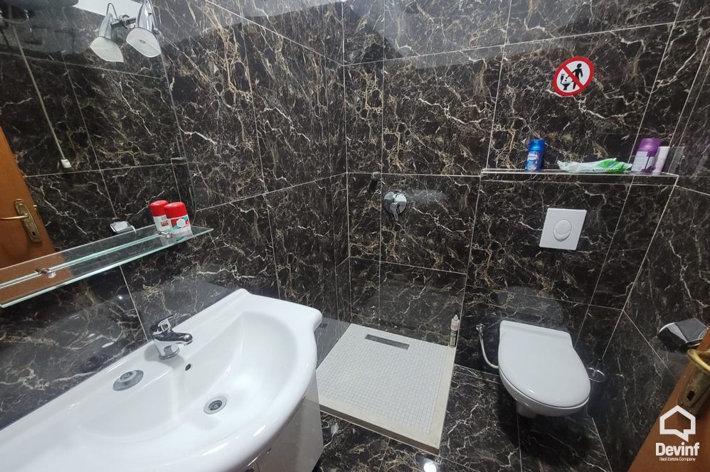 Tirane Qera Apartament 3+1 Zyre ne Rrugen Myslym Shyri apartament zyre