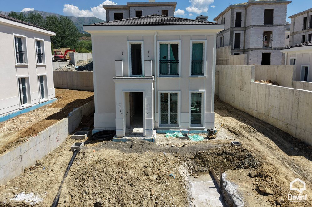 Tirane For Sale Villa  Residential Complex near the Lake of Farka Villa Residential Complex