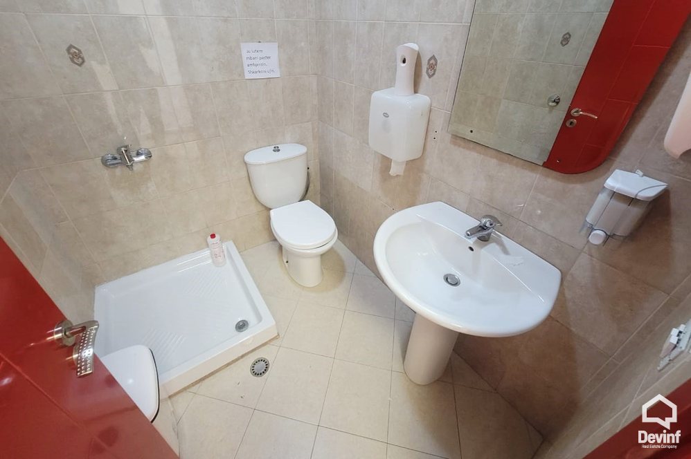 Tirane Qera Zyre  Zyre ne zonen e Bllokut zyre