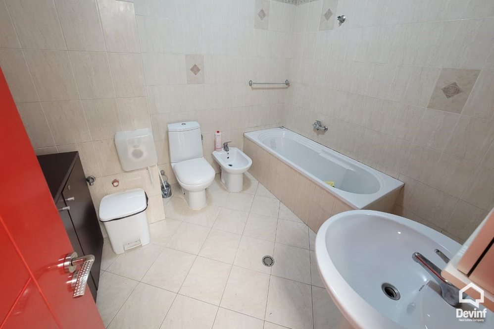 Tirane Qera Zyre  Zyre ne zonen e Bllokut zyre