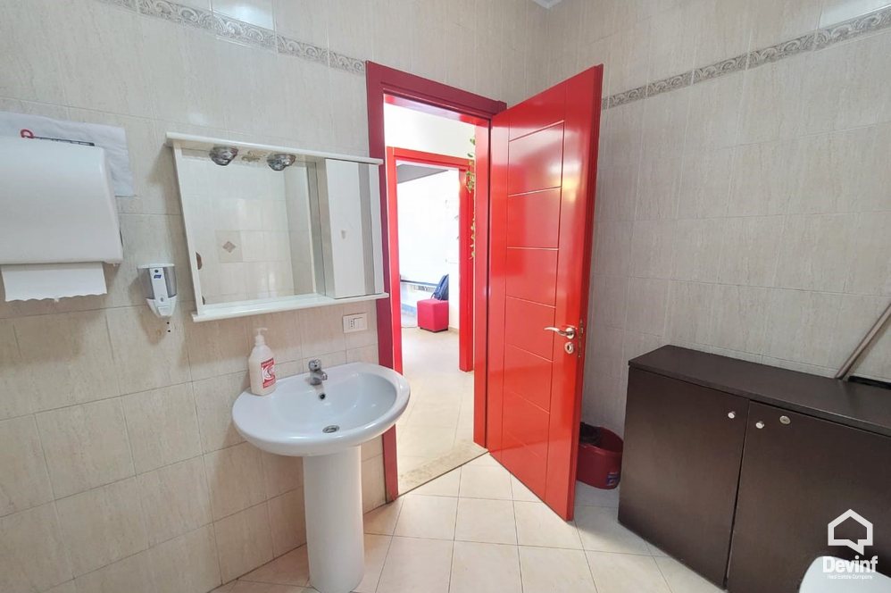 Tirane Qera Zyre  Zyre ne zonen e Bllokut zyre