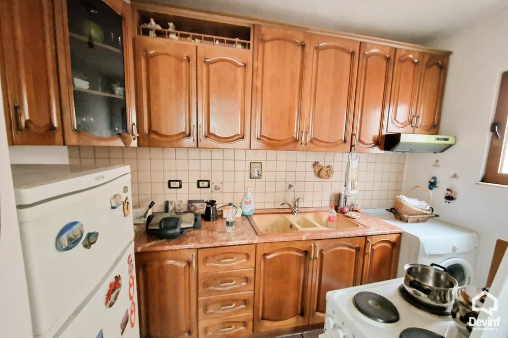 Tirane For Sale Apartment 3+1 4 Deshmoret street, near the Partizani High School Apartment