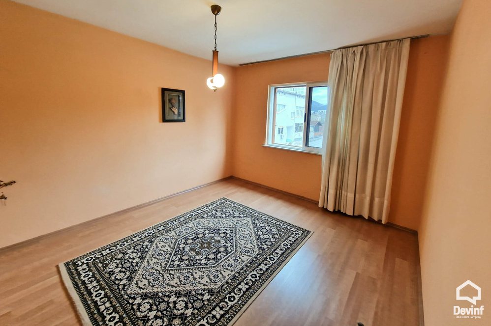 Tirane For Sale Apartment 3+1 4 Deshmoret street, near the Partizani High School Apartment