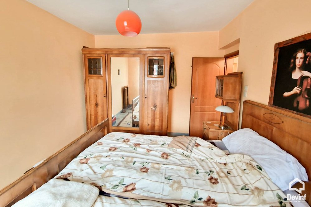 Tirane For Sale Apartment 3+1 4 Deshmoret street, near the Partizani High School Apartment