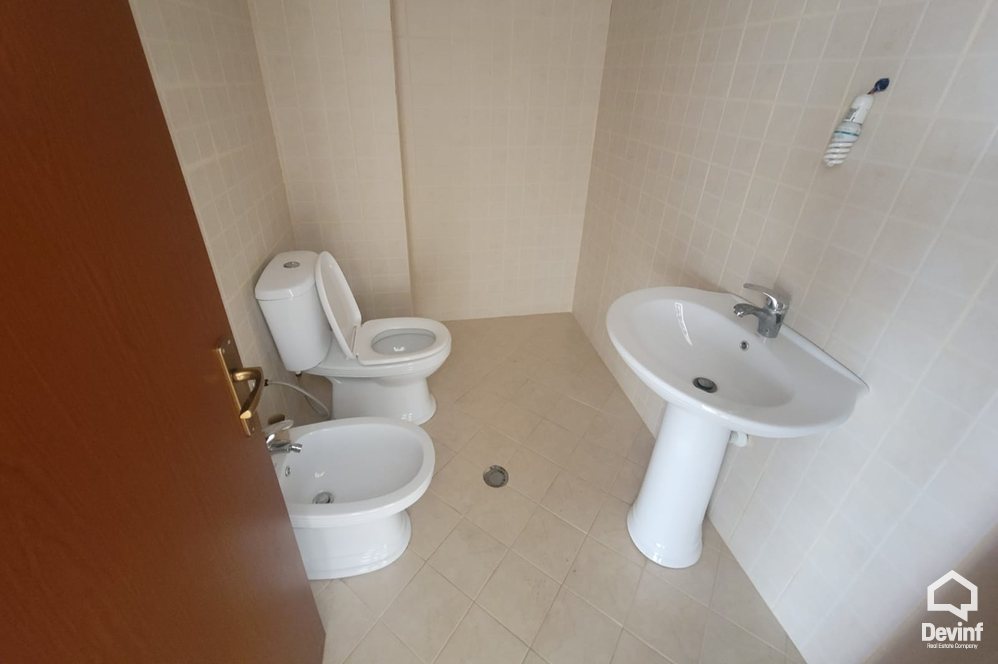Tirane For Rent Shop  Shop in Fresku area, Dajt Shop Warehouse pasticeri call center punishte furre buke fasoneri