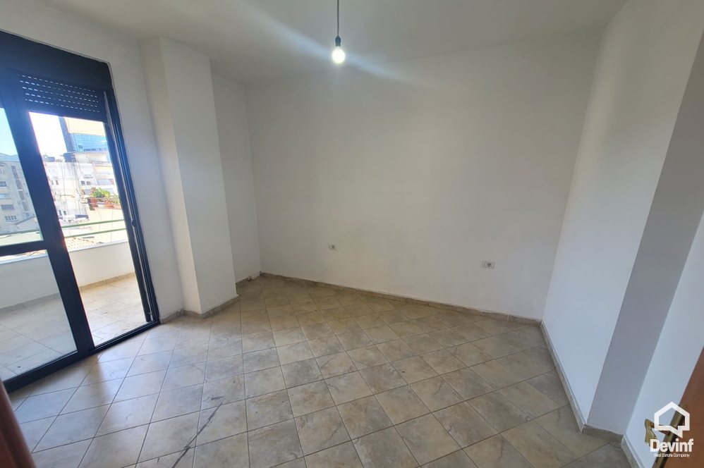 Tirane Qera Apartament 3+1 Zyre me qira prane Sheshit Skenderbej apartament zyre qender masazhi qender estetike