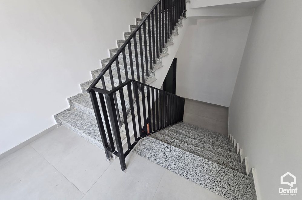 Tirane Qera Apartament 2+1 Apartament/zyre ne Rrugen 5 Maji apartament zyre klinike laborator mjekesor laborator