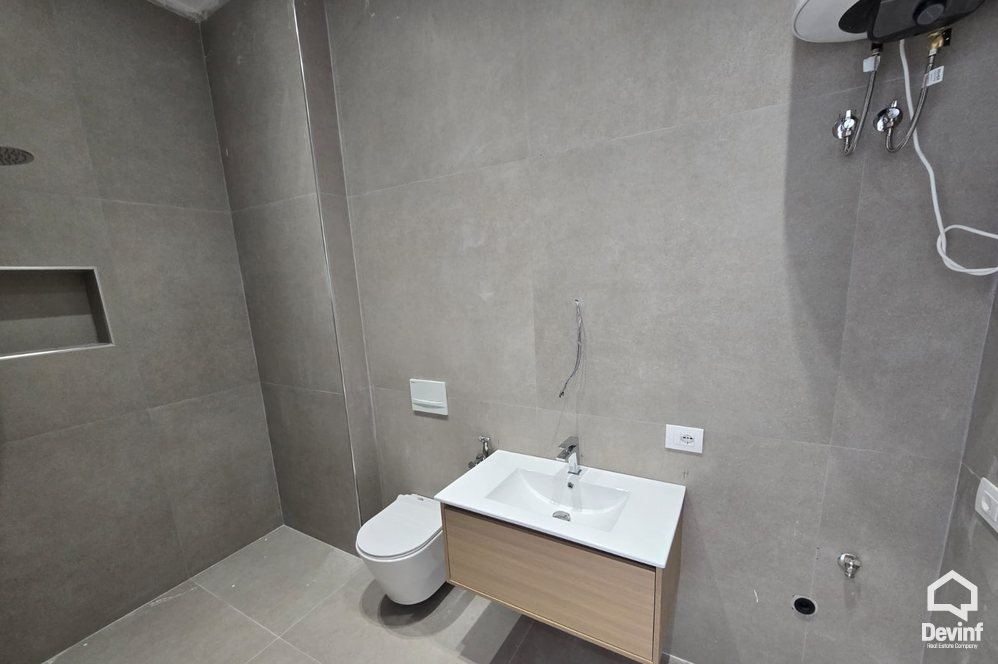 Tirane Qera Apartament 2+1 Apartament/zyre ne Rrugen 5 Maji apartament zyre klinike laborator mjekesor laborator