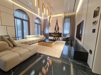Vile Shitje Rolling Hills Residence