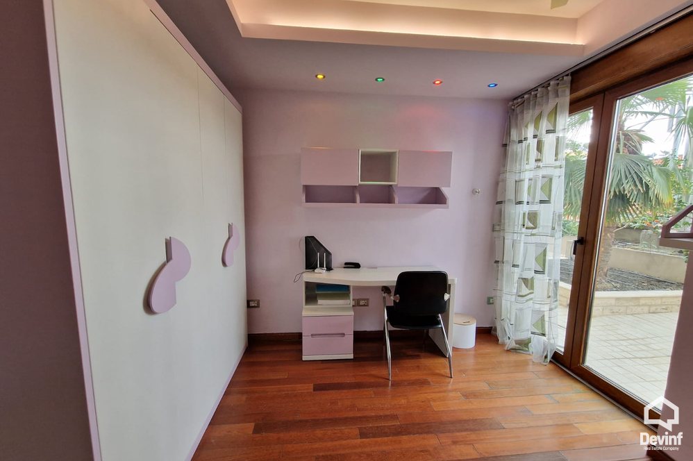 Tirane Shitje Apartament 4+1 Prane Sheshit Avni Rustemi apartament penthouse