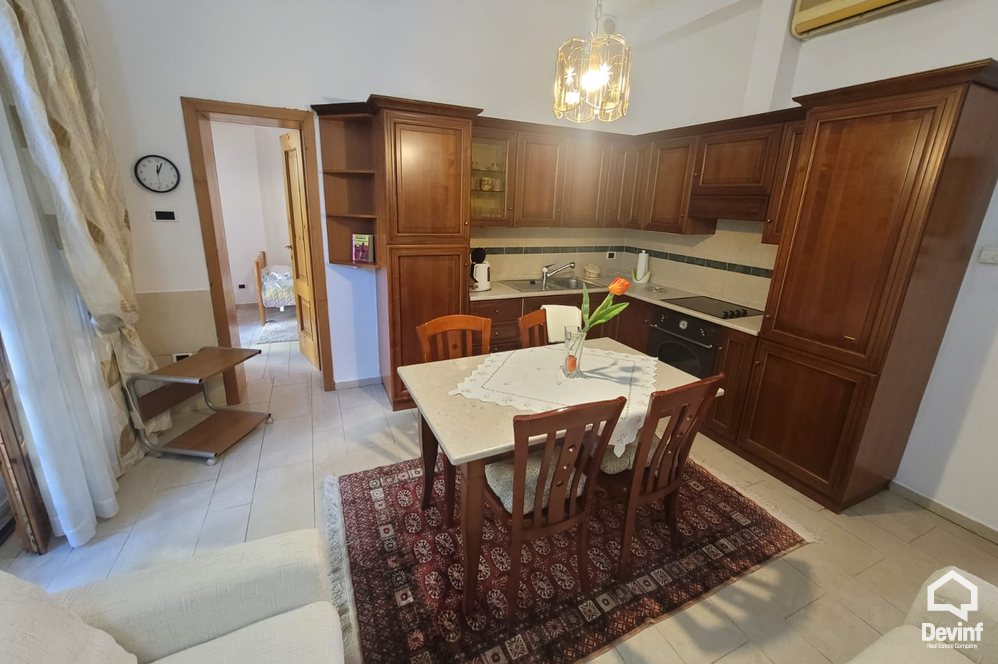 Tirane Qera Apartament 2+1 Apartament ne vile qe ndodhet ne qender te Tiranes apartament kat vile