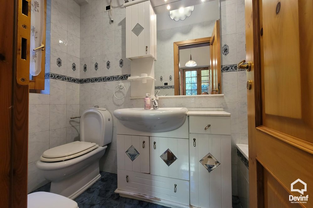 Tirane Qera Apartament 2+1 Apartament ne vile qe ndodhet ne qender te Tiranes apartament kat vile