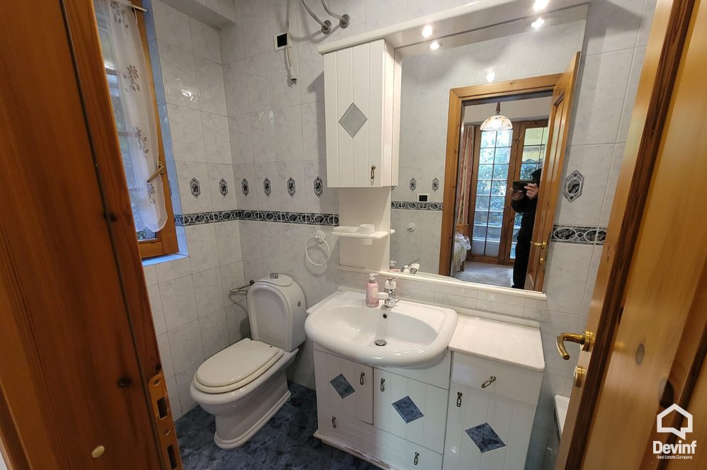 Tirane Qera Apartament 2+1 Apartament ne vile qe ndodhet ne qender te Tiranes apartament kat vile