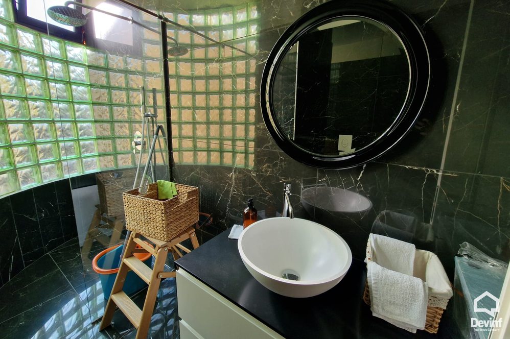 Tirane Qera Zyre  Zona e ish Bllokut qender estetike qender masazhi spa klinike