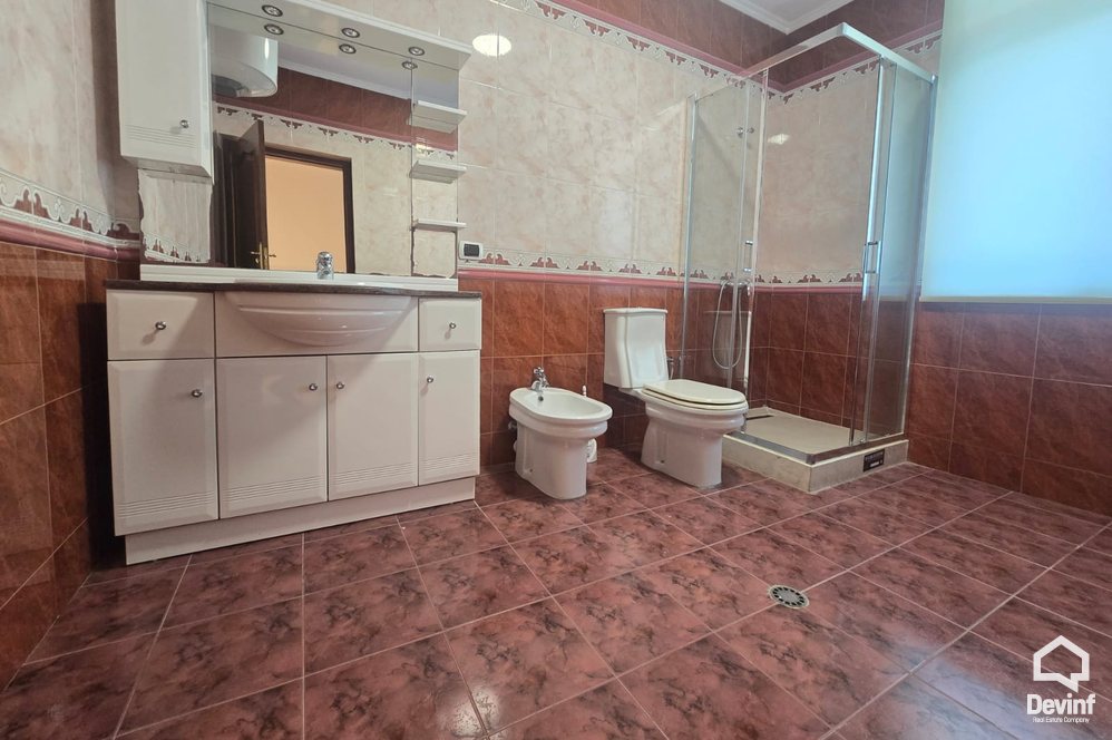 Tirane For Rent Villa Me shume se 4 dhoma A 5 store building located in Elbasan Street Office Villa Business Center Multifunctional Building shkolle kursesh Hotel