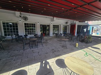 Bar-Restorant Qera Bar-Kafe ne Rrugen Pjeter Budi, Tirane