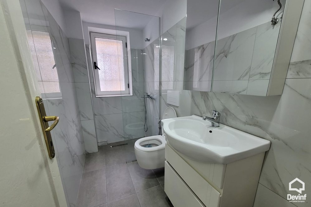 Tirane Qera Apartament 2+1 Zyre ne Rrugen Myslym Shyri apartament zyre