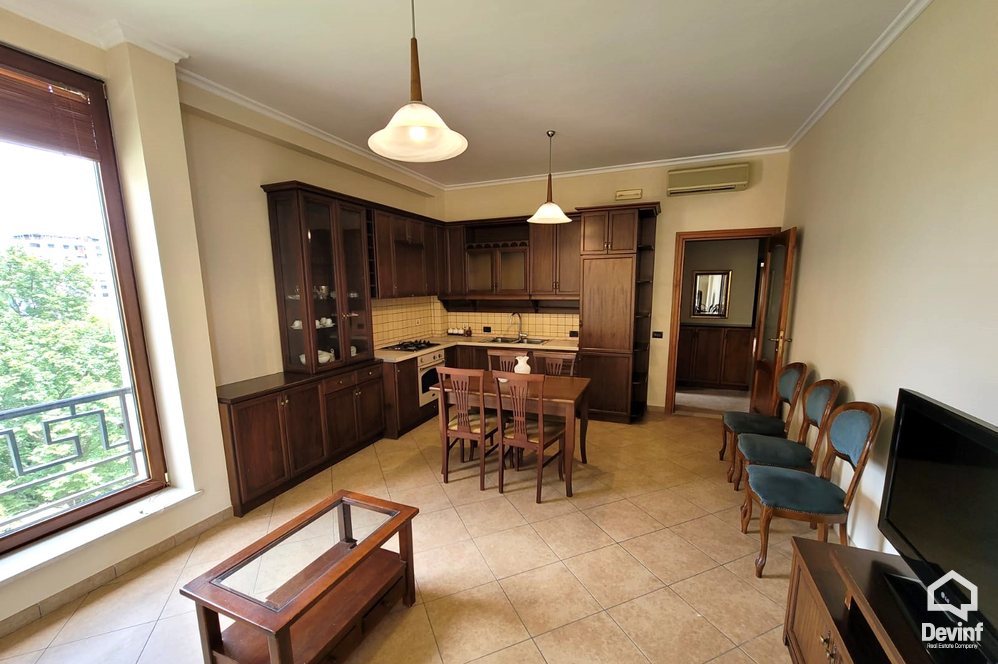 Tirane Qera Apartament 2+1+A Ne zonen e Bllokut apartament zyre