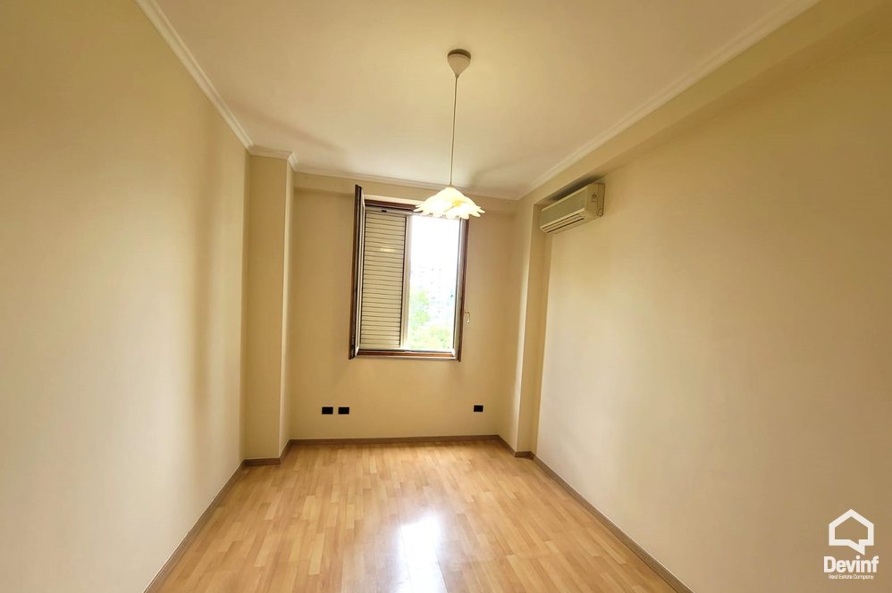 Tirane Qera Apartament 2+1+A Ne zonen e Bllokut apartament zyre