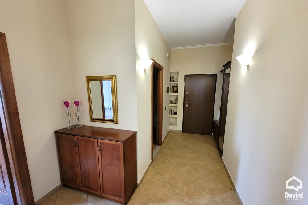 Tirane Qera Apartament 2+1+A Ne zonen e Bllokut apartament zyre