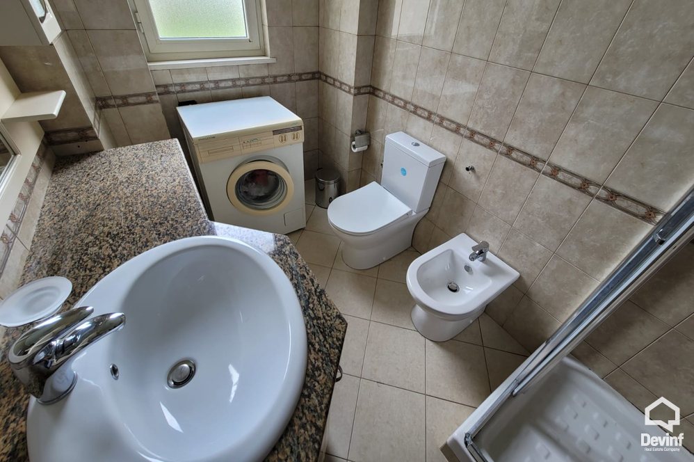 Tirane Qera Apartament 2+1+A Ne zonen e Bllokut apartament zyre