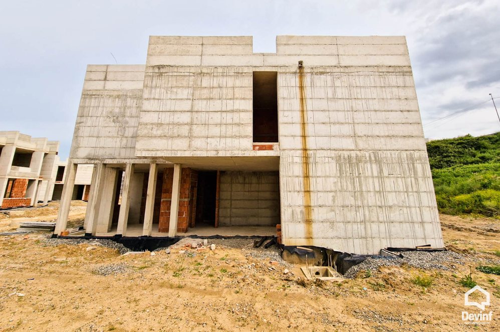 Tirane For Sale Villa  Green Valley Residence, near the Dry Lake Villa Residential Complex vile dyshe
