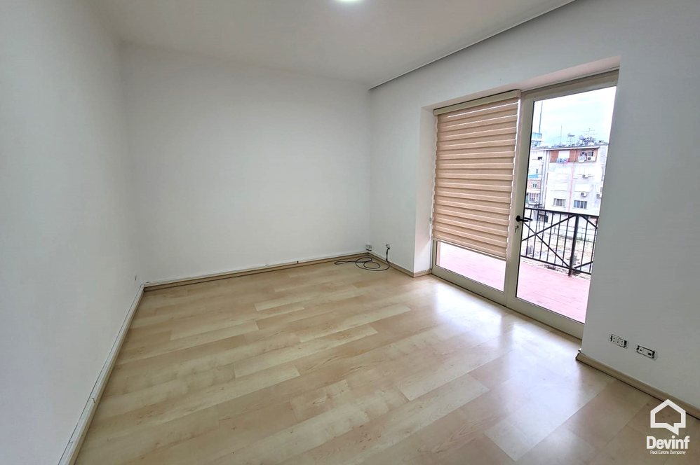 Tirane For Rent Office Me shume se 4 dhoma Office in the Blloku area Office