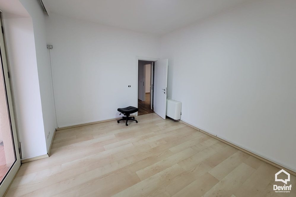 Tirane For Rent Office Me shume se 4 dhoma Office in the Blloku area Office