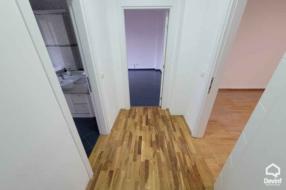 Tirane For Rent Office Me shume se 4 dhoma Office in the Blloku area Office